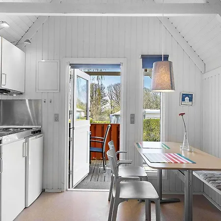 ホテル V